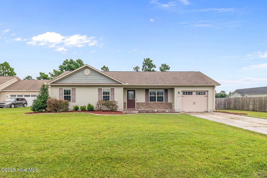 Photo of 302 Basil Court, Hubert, NC 28539 (MLS # 100526368)