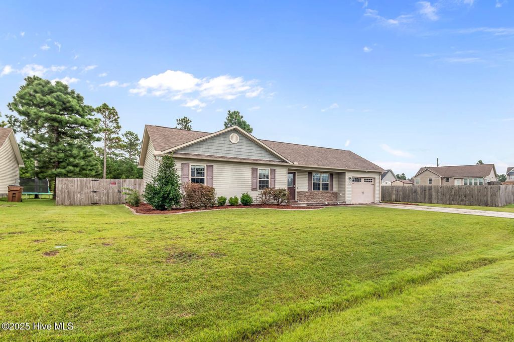 Photo of 302 Basil Court, Hubert, NC 28539 (MLS # 100526368)