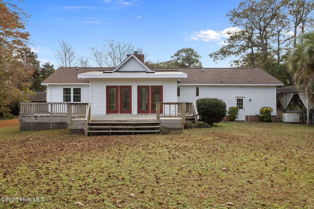 Photo of 3704 Oxford Court, Morehead City, NC 28557 (MLS # 100543879)