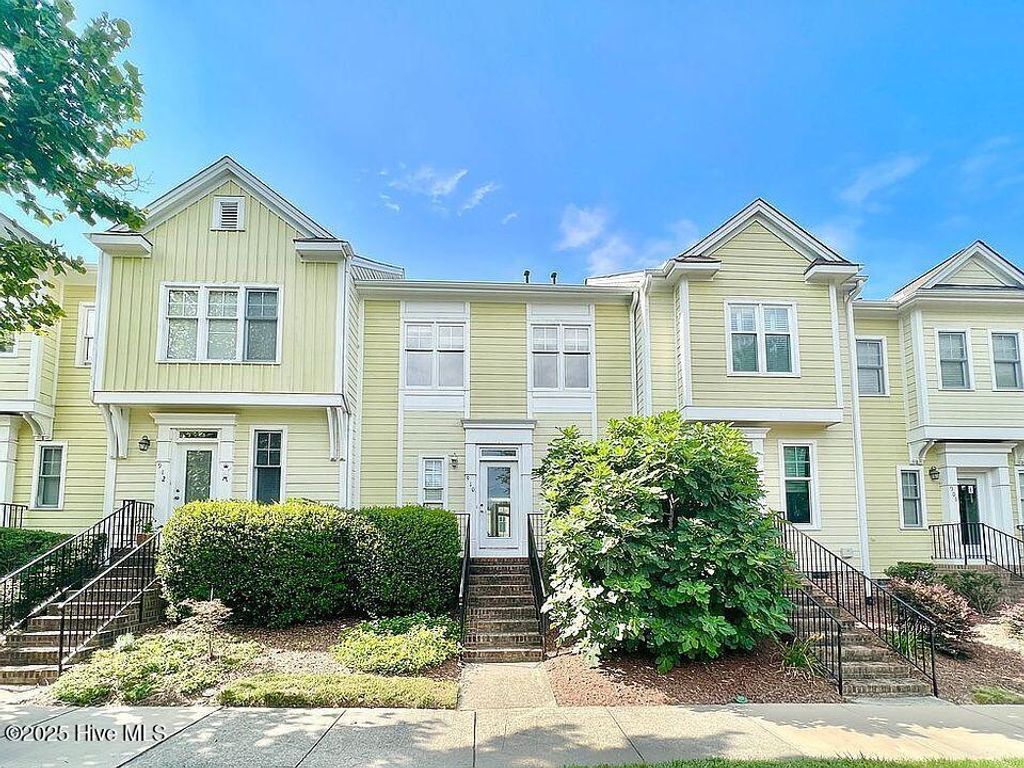 Photo of 910 Highgrove Drive, Chapel Hill, NC 27516 (MLS # 100528643)