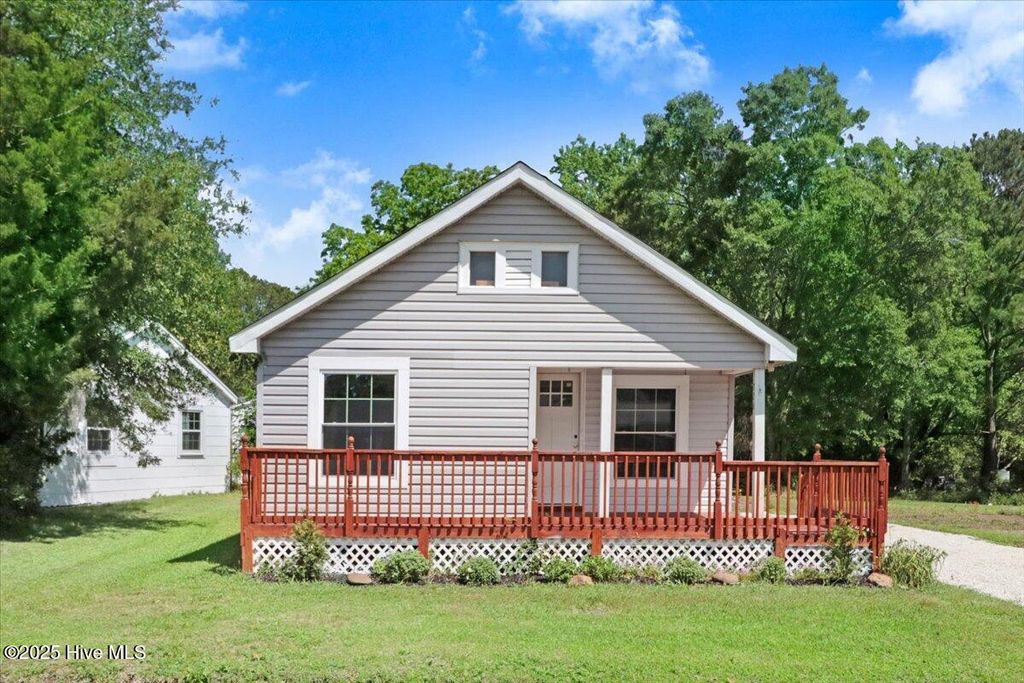 Photo of 226 Fulcher Landing Road, Sneads Ferry, NC 28460 (MLS # 100507519)