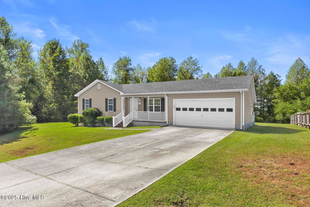 Photo of 102 Freeport Court, Hubert, NC 28539 (MLS # 100536030)