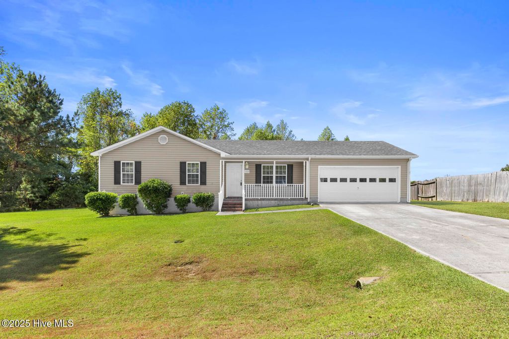 Photo of 102 Freeport Court, Hubert, NC 28539 (MLS # 100536030)
