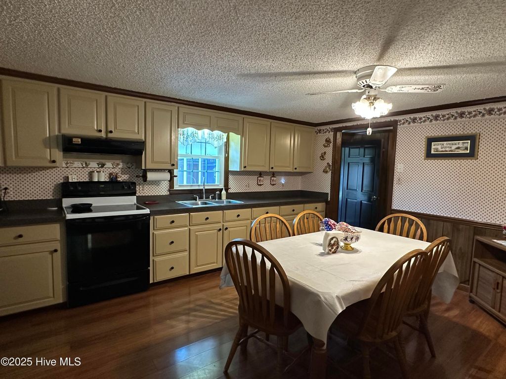 Photo of 1806 Hilltop Circle, Goldsboro, NC 27530 (MLS # 100525348)