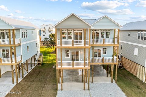 A home in North Topsail Beach