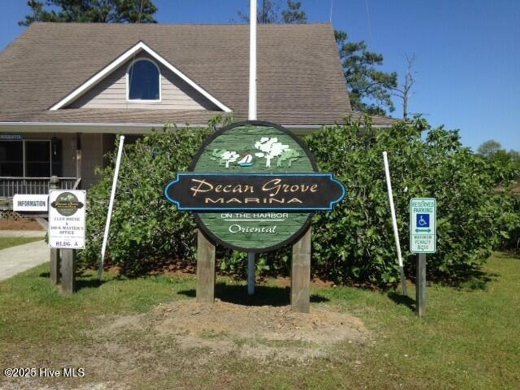Photo of 31 Pecan Grove Marina, Oriental, NC 28571 (MLS # 100513696)