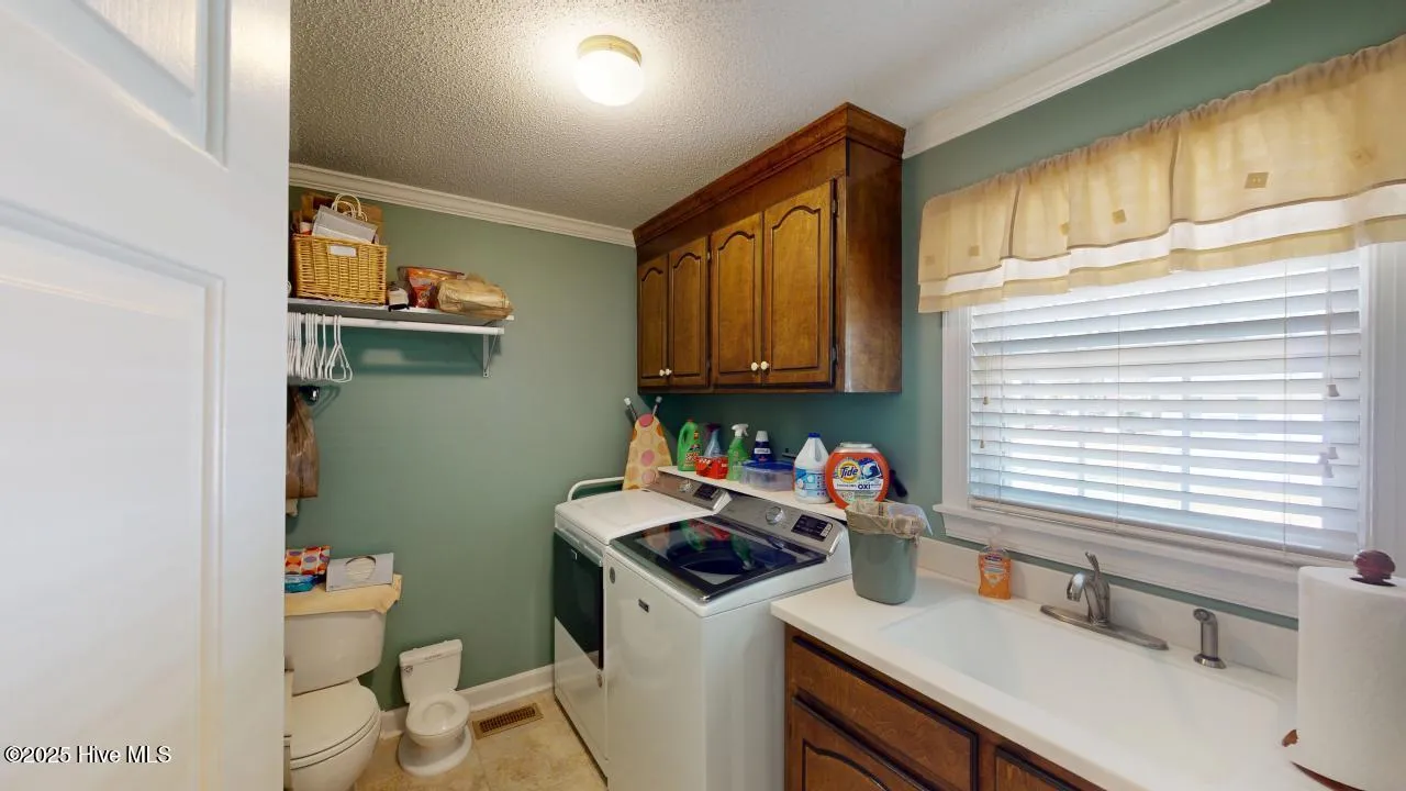 Goldsboro, North Carolina 27534, United States, 3 Bedrooms Bedrooms, ,3 BathroomsBathrooms,Residential,Active,173452