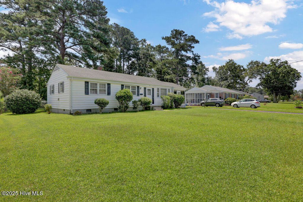 Photo of 412 Seminole Trail, Jacksonville, NC 28540 (MLS # 100520937)