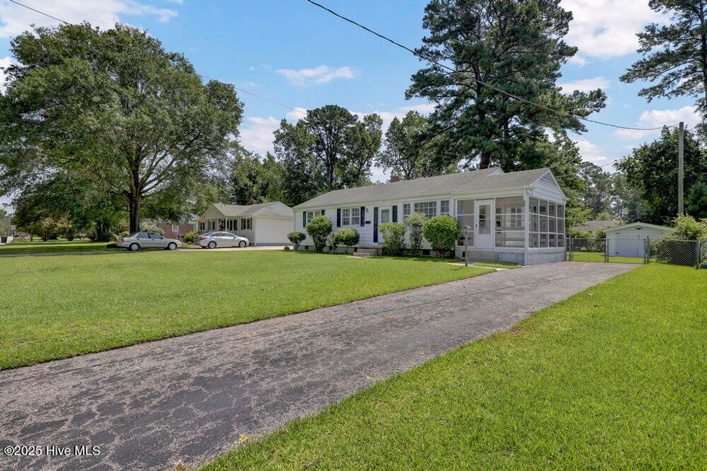 Photo of 412 Seminole Trail, Jacksonville, NC 28540 (MLS # 100520937)
