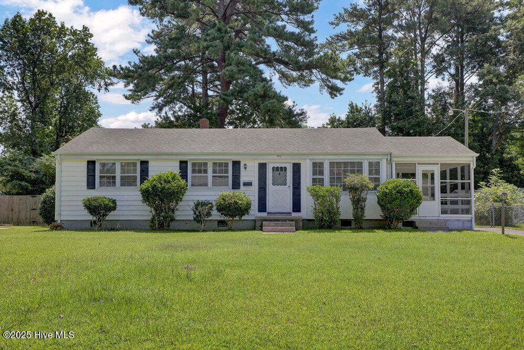 Photo of 412 Seminole Trail, Jacksonville, NC 28540 (MLS # 100520937)
