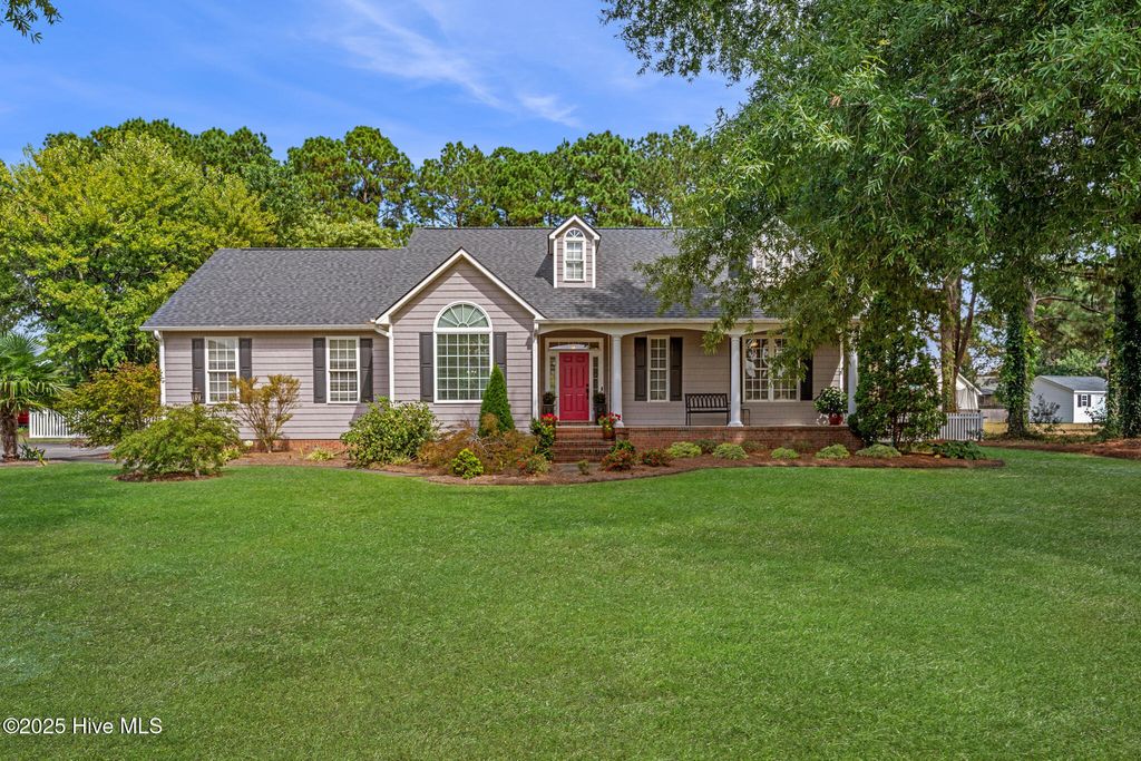 Photo of 213 Barrington Way, New Bern, NC 28562 (MLS # 100532363)