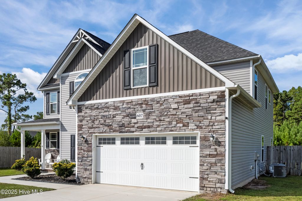 Photo of 607 Coral Reef Court, Sneads Ferry, NC 28460 (MLS # 100534381)