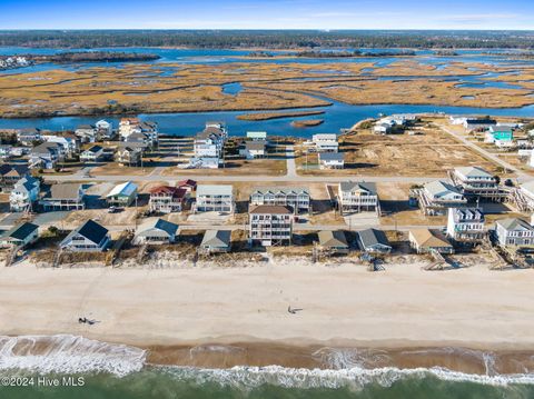 A home in North Topsail Beach