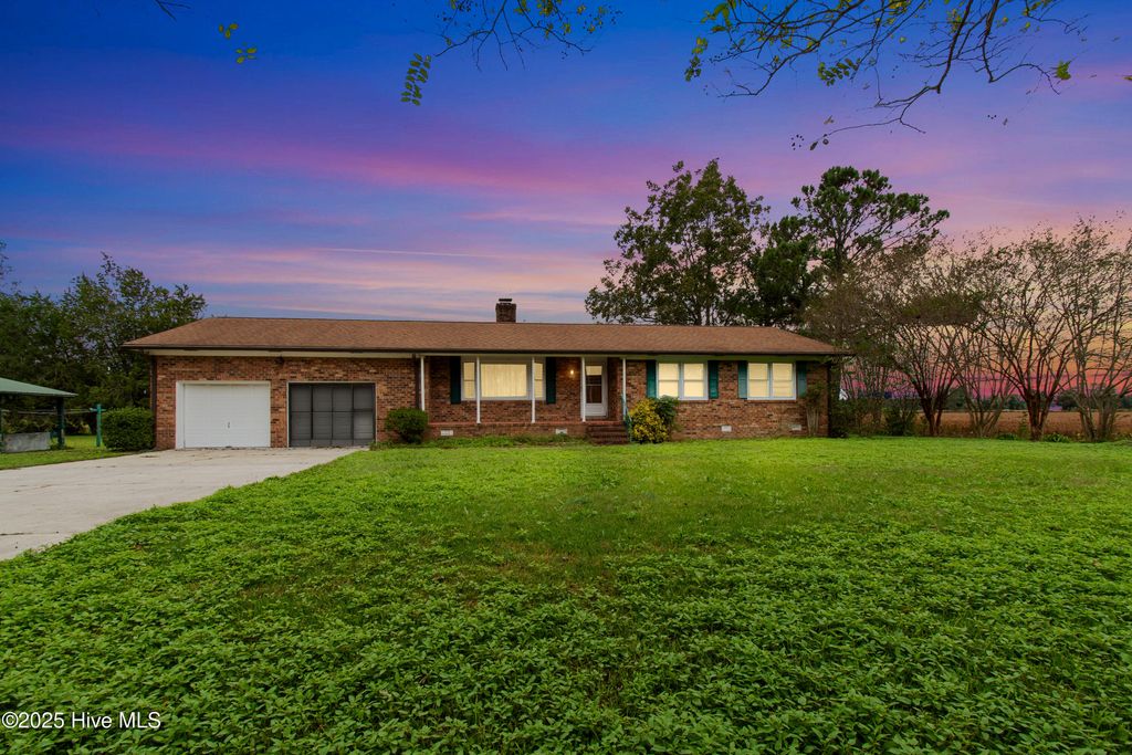 Photo of 107 Hampshire Lane, Maysville, NC 28555 (MLS # 100526747)