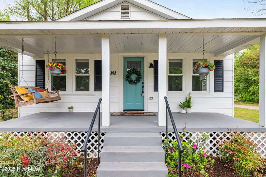 Photo of 109 Pineview Street, Havelock, NC 28532 (MLS # 100501319)