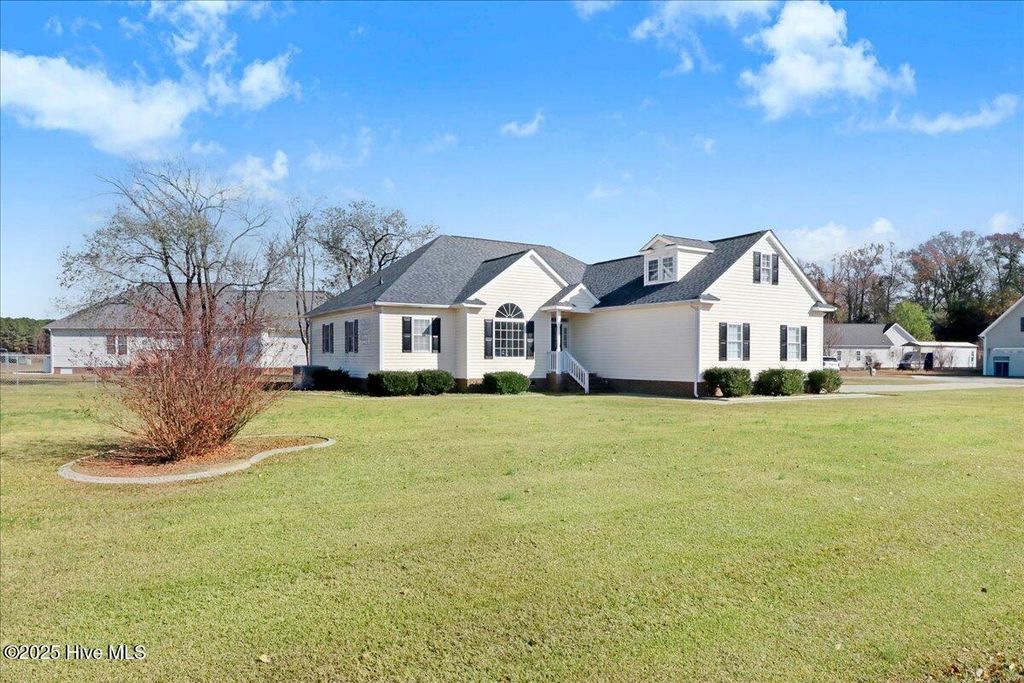 Photo of 103 Poplar Knoll Road, Pikeville, NC 27863 (MLS # 100541454)