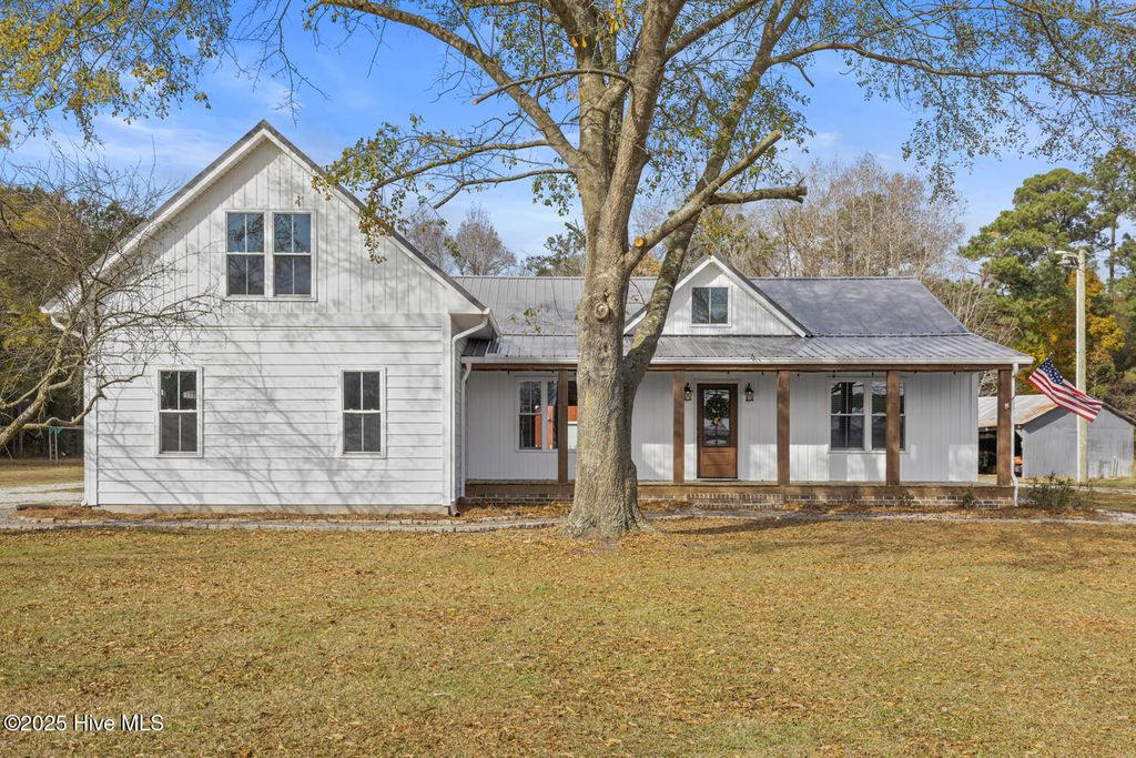 Photo of 1074 Nc-41, Trenton, NC 28585 (MLS # 100543420)