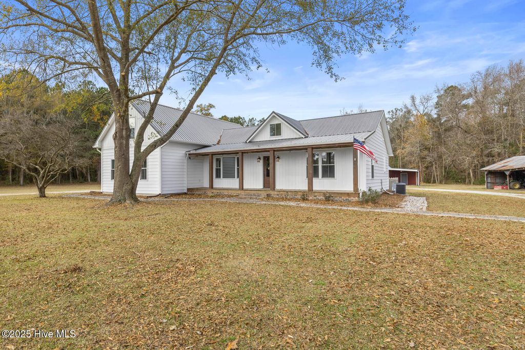 Photo of 1074 Nc-41, Trenton, NC 28585 (MLS # 100543420)