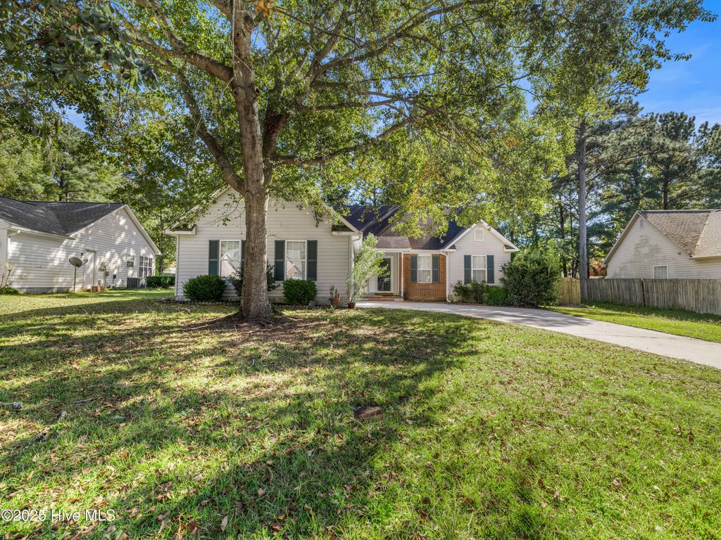 Photo of 303 Firethorn Lane, Jacksonville, NC 28546 (MLS # 100539144)