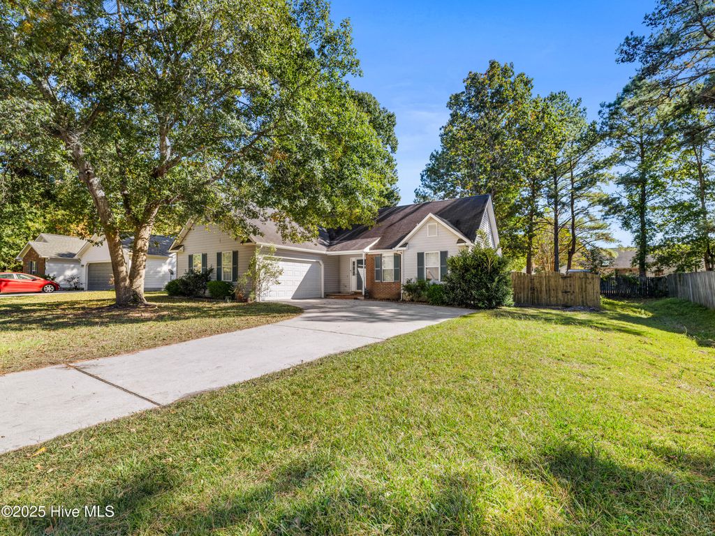 Photo of 303 Firethorn Lane, Jacksonville, NC 28546 (MLS # 100539144)