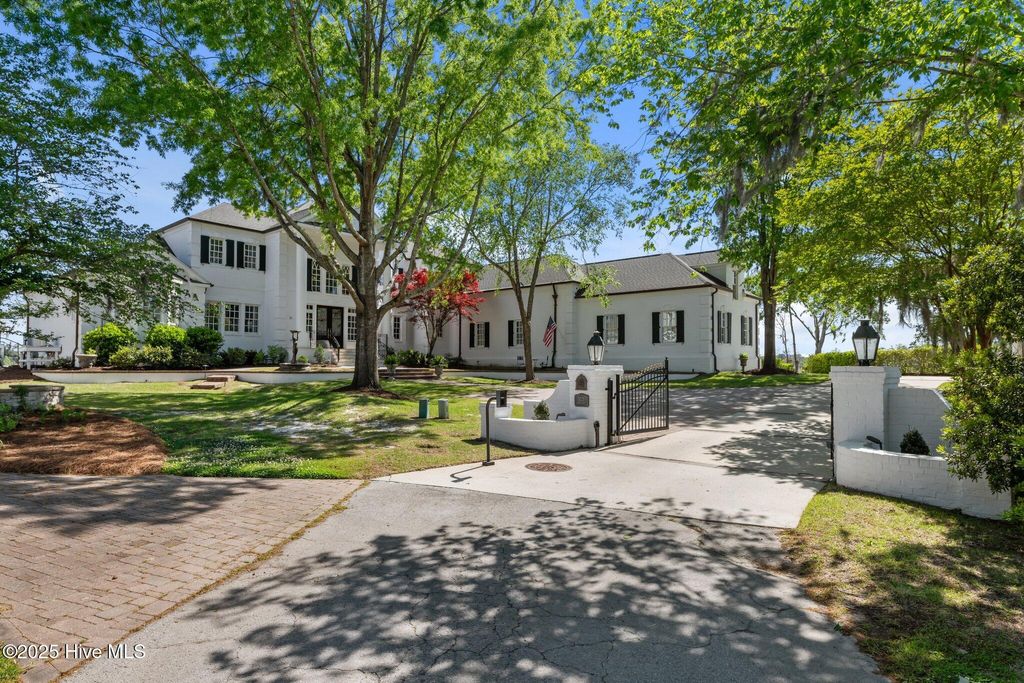 Photo of 3023 River Lane, New Bern, NC 28562 (MLS # 100497193)