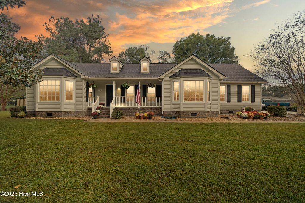 Photo of 114 Hunters Trail W, Elizabeth City, NC 27909 (MLS # 100535244)
