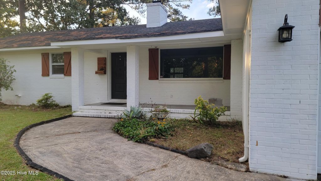Photo of 106 Lindsey Drive, Jacksonville, NC 28540 (MLS # 100530315)