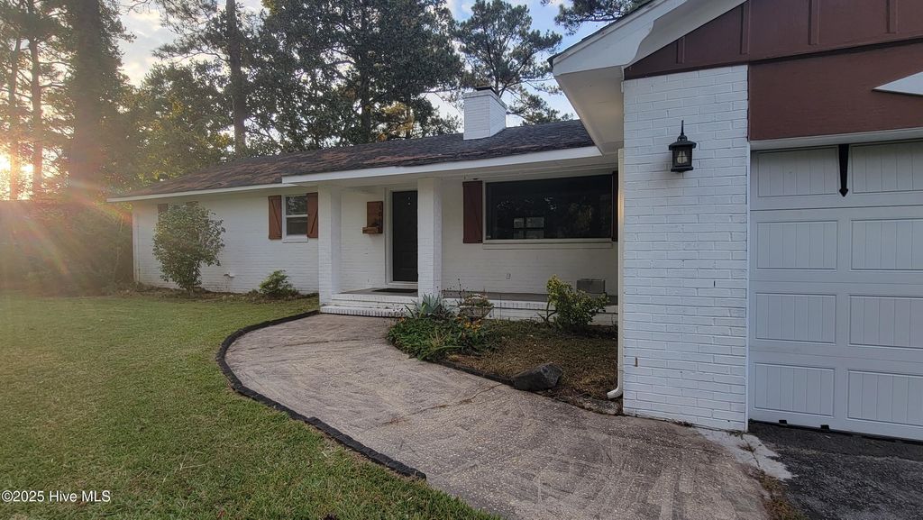 Photo of 106 Lindsey Drive, Jacksonville, NC 28540 (MLS # 100530315)