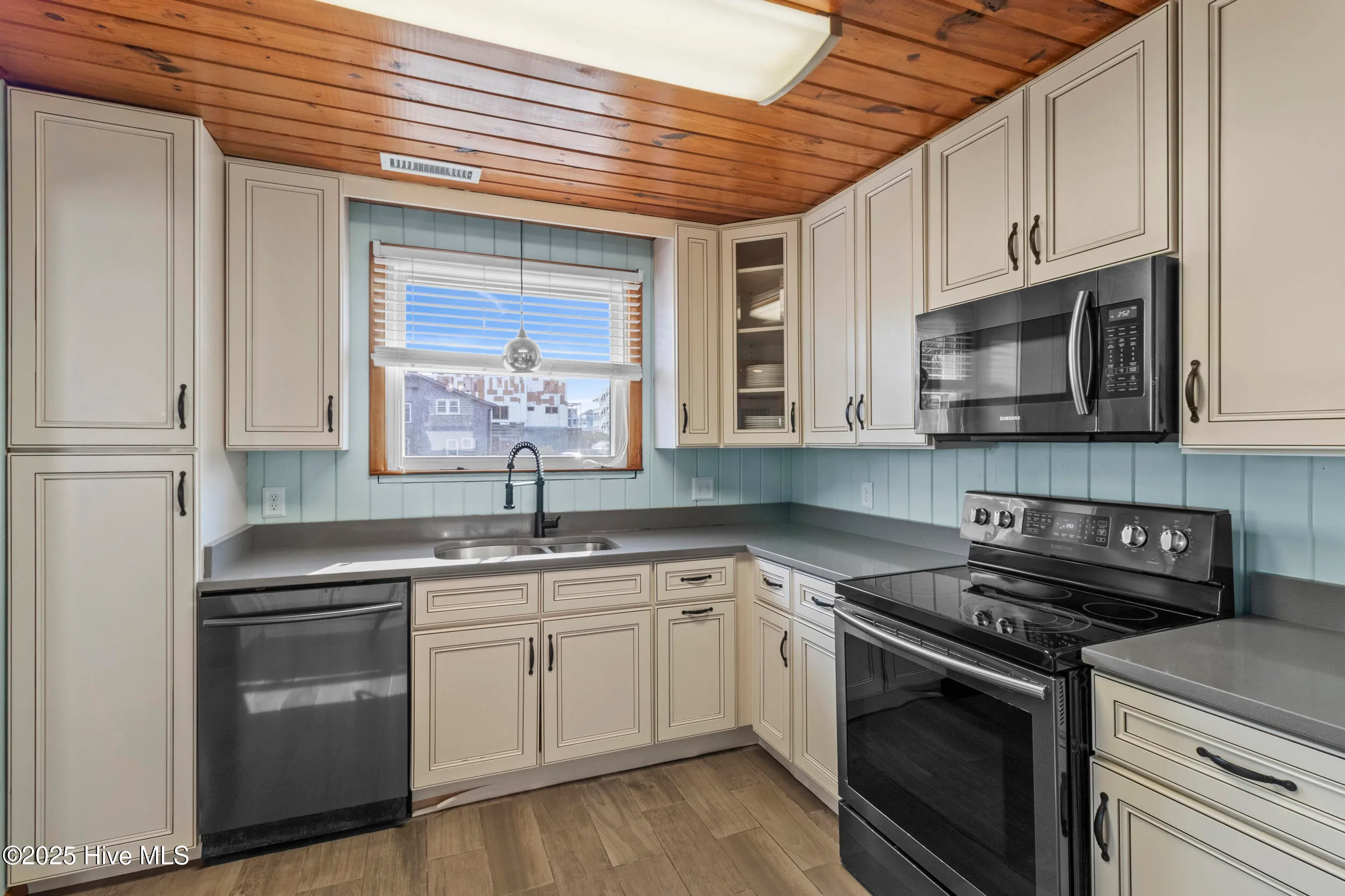 Carolina Beach, North Carolina 28428, United States, 4 Bedrooms Bedrooms, ,2 BathroomsBathrooms,Residential,Active,77867