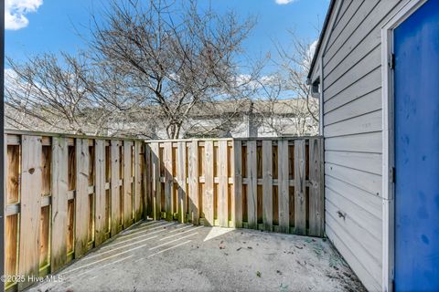 Tiny photo for 1713 S 41st Street #Apt A, Wilmington, NC 28403 (MLS # 100537470)