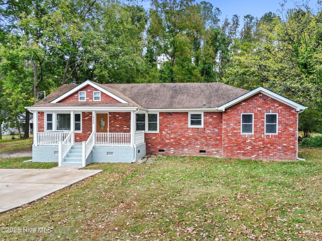 Photo of 1425 Highland Drive, Washington, NC 27889 (MLS # 100538577)