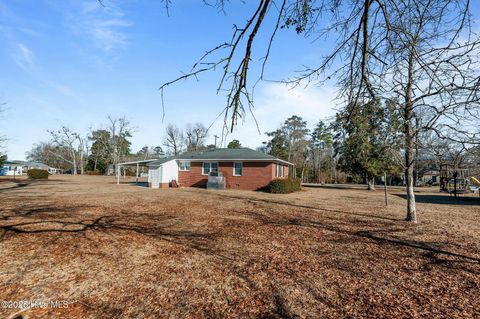 A home in Pollocksville