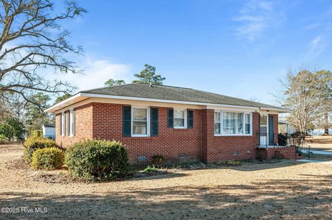 A home in Pollocksville