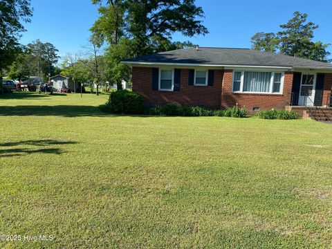 A home in Pollocksville