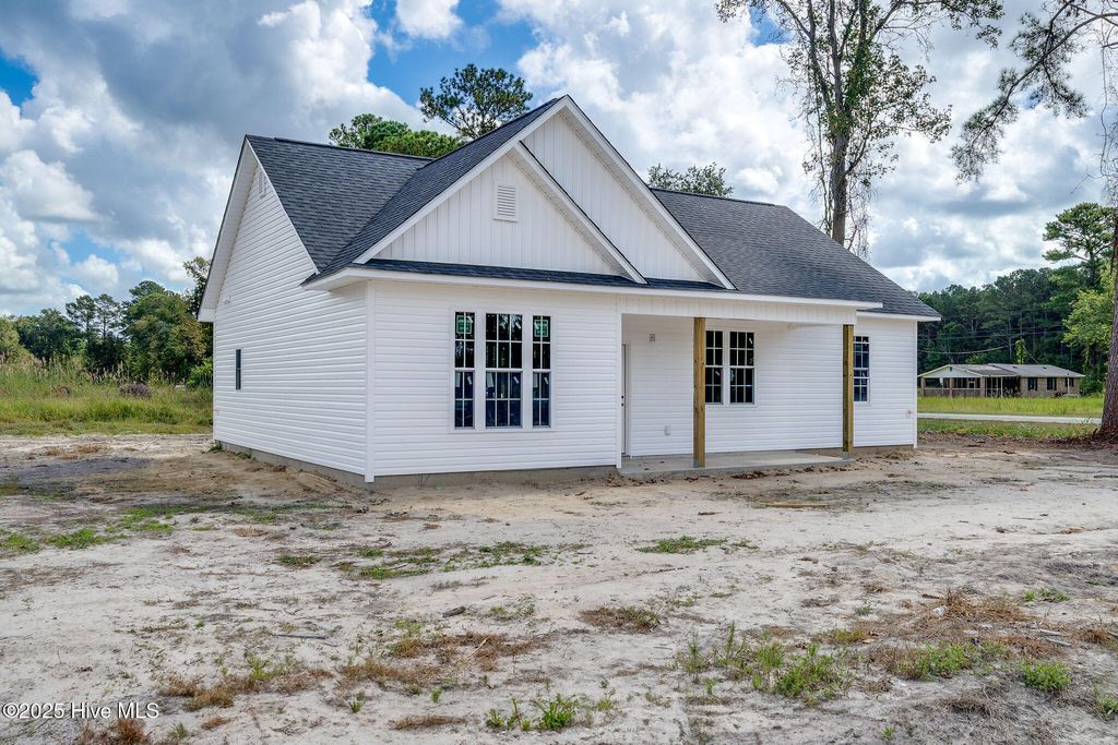 Photo of 3181 Log Cabin Road, Teachey, NC 28464 (MLS # 100535800)