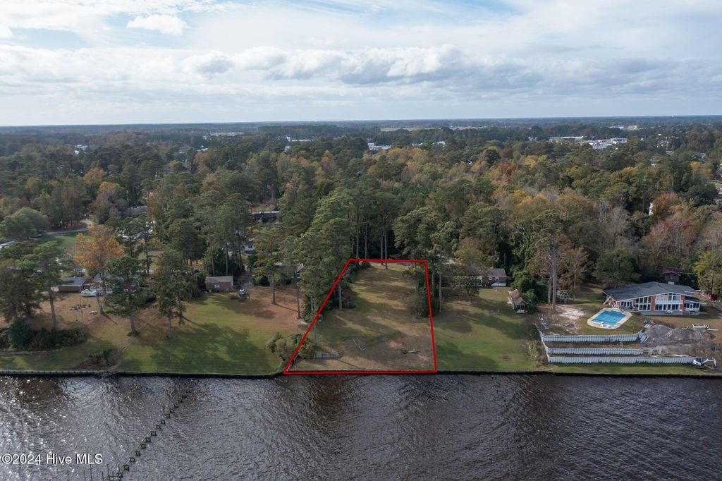 Photo of 2108 Neuse Cliffs Drive, New Bern, NC 28560 (MLS # 100475671)