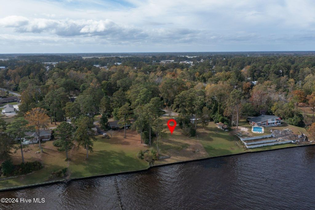 Photo of 2108 Neuse Cliffs Drive, New Bern, NC 28560 (MLS # 100475671)