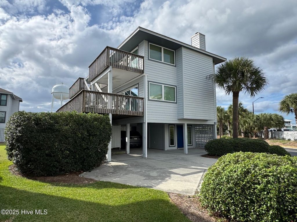 Photo of 10 Sea Oats Lane, Wrightsville Beach, NC 28480 (MLS # 100536817)