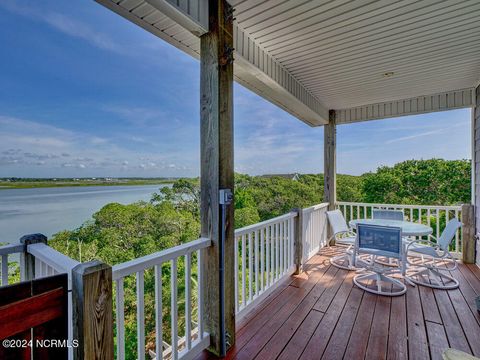 A home in Topsail Beach