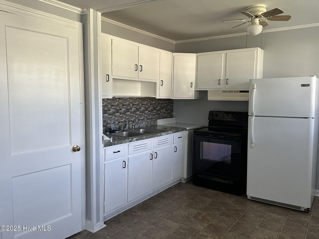 Photo of 2203 High School Drive, New Bern, NC 28560 (MLS # 100514416)