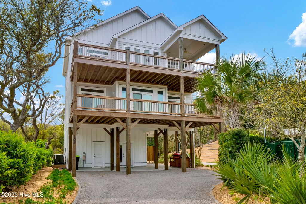 Photo of 105 White Hills Lane, Surf City, NC 28445 (MLS # 100499971)