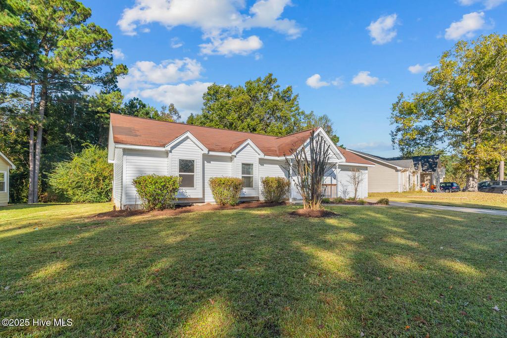 Photo of 126 Broadleaf Drive, Jacksonville, NC 28546 (MLS # 100540593)
