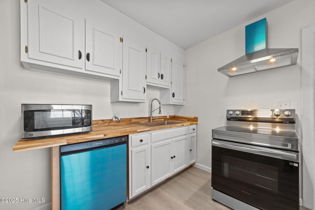 Photo of 405 Arbor Street, Greenville, NC 27834 (MLS # 100542897)