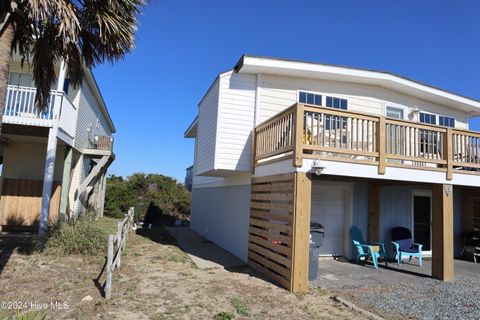 A home in Oak Island