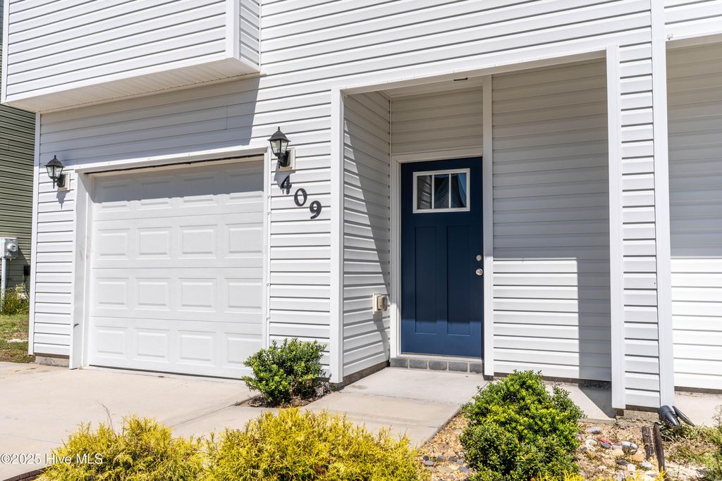 Photo of 409 Vandemere Court, Holly Ridge, NC 28445 (MLS # 100532618)