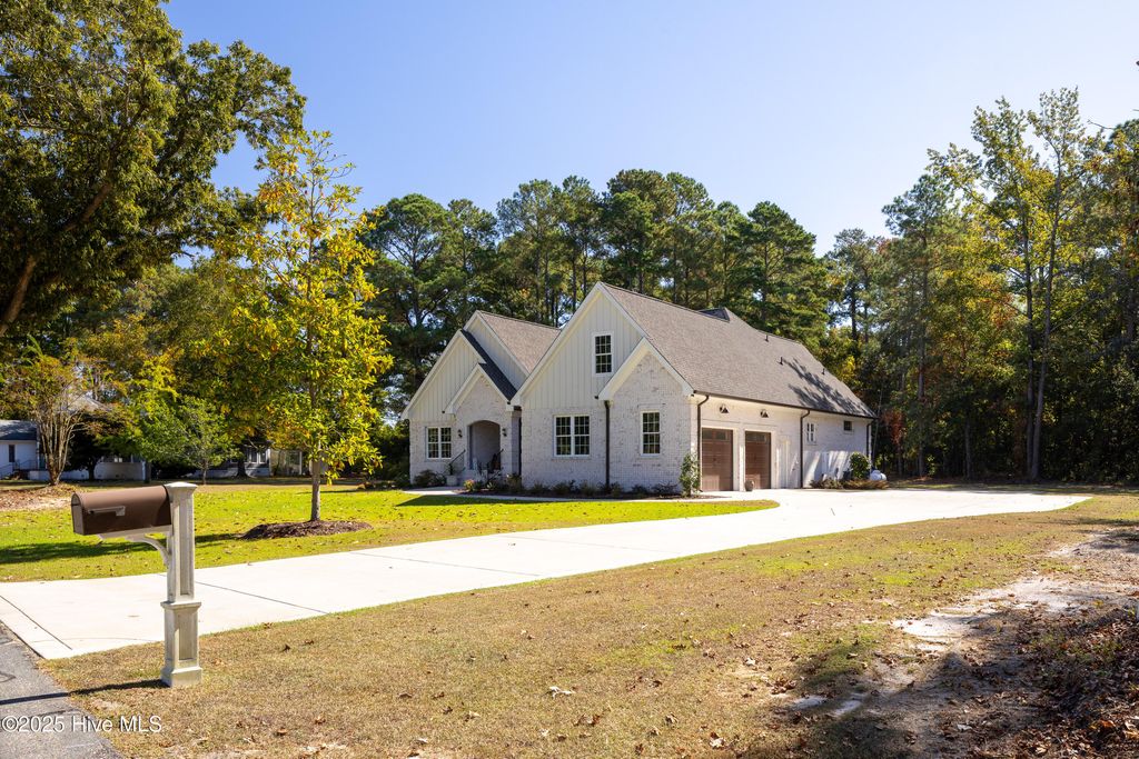 Photo of 310 Fox Lake Drive, Clinton, NC 28328 (MLS # 100533218)