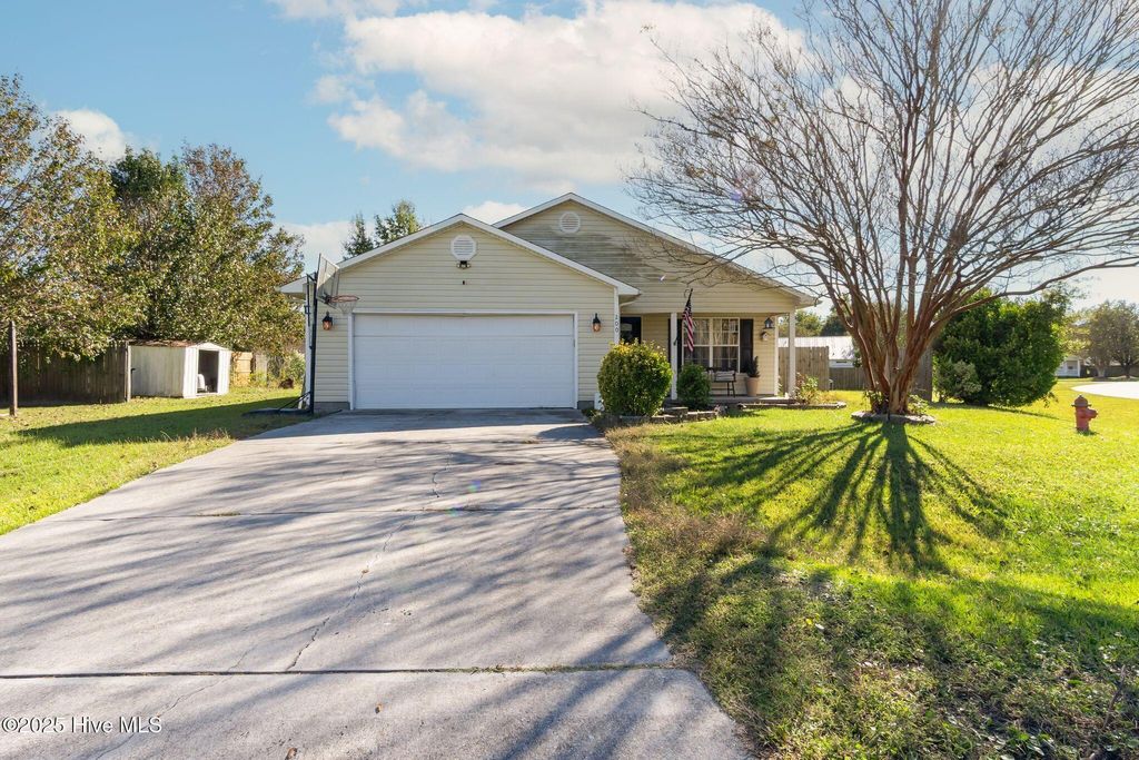 Photo of 200 Harrow Court, Jacksonville, NC 28546 (MLS # 100537602)