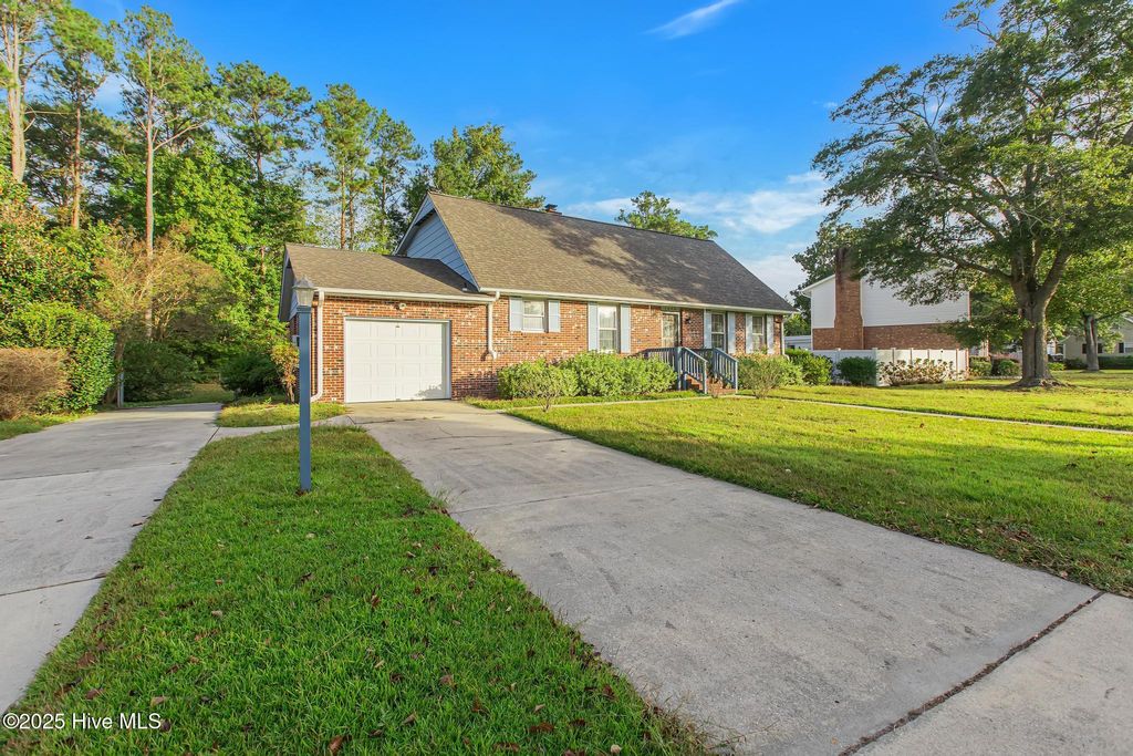 Photo of 1409 Clifton Road, Jacksonville, NC 28540 (MLS # 100536583)