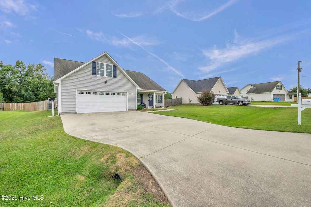 Photo of 306 Otter Creek Court, Richlands, NC 28574 (MLS # 100530247)