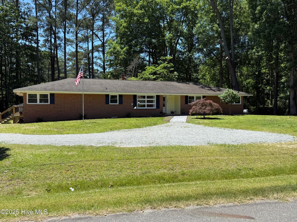 Photo of 106 N Lakeside Drive, Smithfield, NC 27577 (MLS # 100510088)
